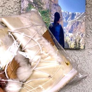 Nike Snow Boots Size 7 GUC